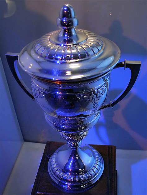 Lady Byng Trophy - Close Up View | HockeyGods