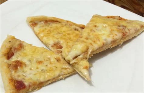 Four cheese pizza recipe - FoodsDiary