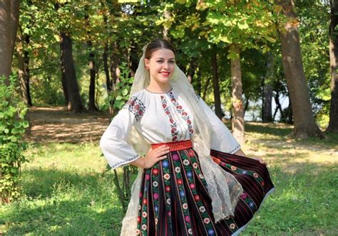 Pin by Charlotte Mitchell on Romanian Traditional Dress | Romanian ...