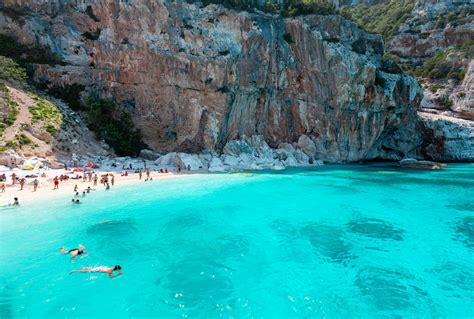 Plaża Cala Gonone - jak dojechać, parking, hotele i noclegi w okolicy plaży