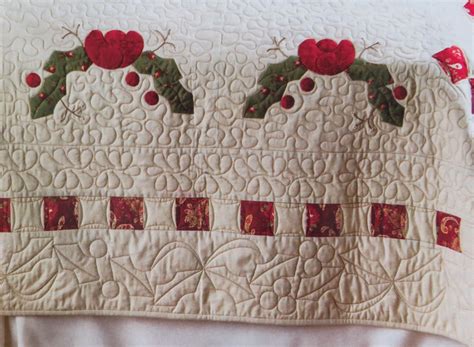 Like the woven ribbon effect border. | Quilt border, Quilts, Holiday decor