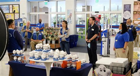 Superstore : Photo Colton Dunn, Jon Barinholtz, Kaliko Kauahi, Nichole Bloom - 11 sur 488 - AlloCiné