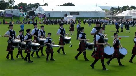 Crieff Highland Gathering Pipe Bands - YouTube