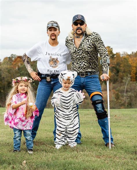 Jason Aldean and family WIN Halloween 2020! | WOOZ - Marion, IL