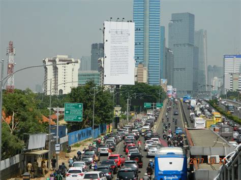 Billboard Curpen (Curhatan Pendek) Milik Gojek yang kelewat kreatif ...