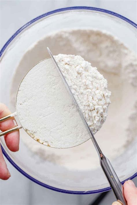 How To Measure Flour Accurately | My Baking Addiction