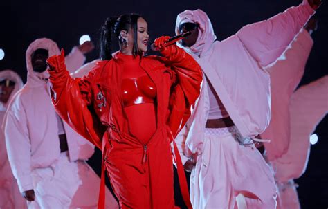 Pregnant Rihanna shines bright during Super Bowl 57 halftime show - TrendRadars