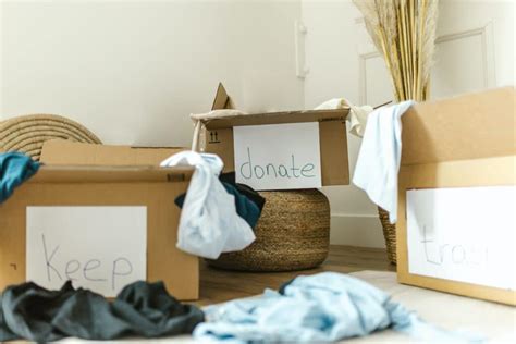 Cheapest Way to Ship a Big Box of Clothes: Cost-Saving Packaging Tips 101 | ParcelPath