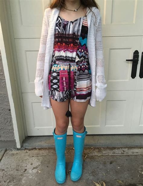 Summer rain boot outfit | Summer rain boots outfit, Fashion, Rain boot outfit