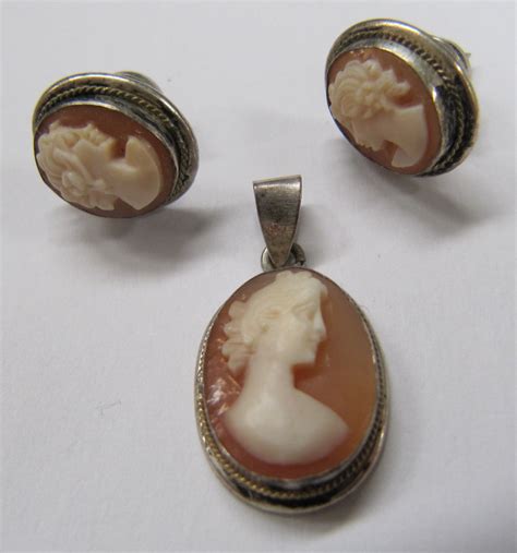 Vintage Handmade Italian Shell Cameo Set Pierced Earrings Pendant Pink Silver Setting .625 In