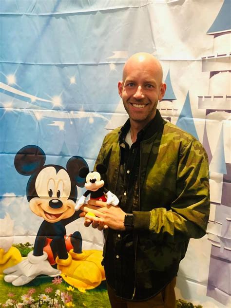 Bret Iwan (Mickey Mouse) shared that... - Disneyana Fan Club