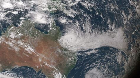 Thousands evacuated as cyclone moves toward Australian coast - Breaking911