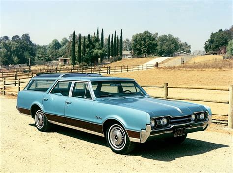 1967 Oldsmobile VistaCruiser | Classic cars, Oldsmobile, Old wagons