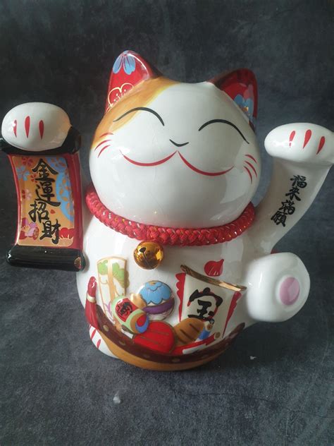 Fortune cat new with defect, Furniture & Home Living, Home Decor, Other Home Decor on Carousell