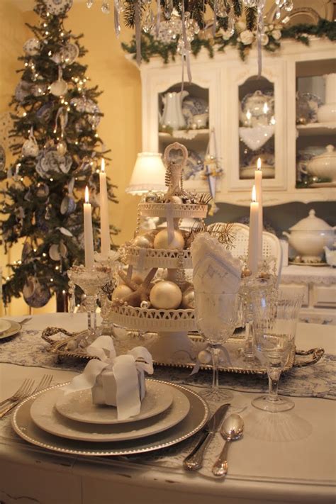 27 White Christmas Table Decorations Ideas - Decoration Love