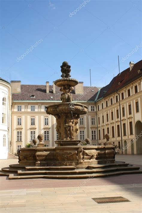 Fontaine du château de Prague image libre de droit par Studiobarcelona © #38343531