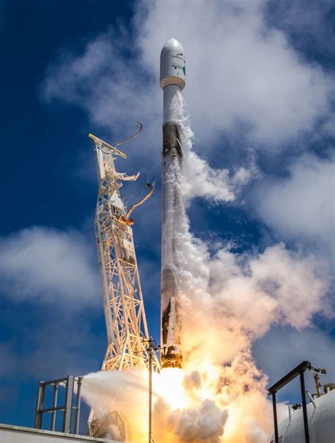 Stunning SpaceX Launch Photos of the Iridium-6, Grace-Fo Launch from ...