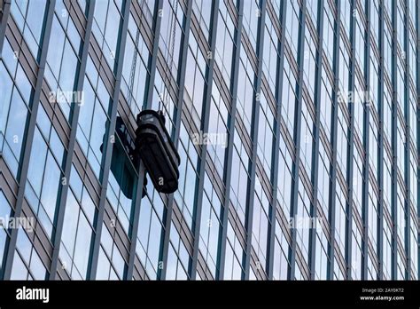 Cleaning windows skyscraper woman hi-res stock photography and images - Alamy