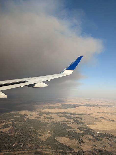 Smoke from the Gray Fire, from a flight into Spokane : r/Spokane