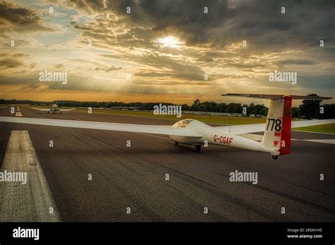 Lasham sailplanes hi-res stock photography and images - Alamy