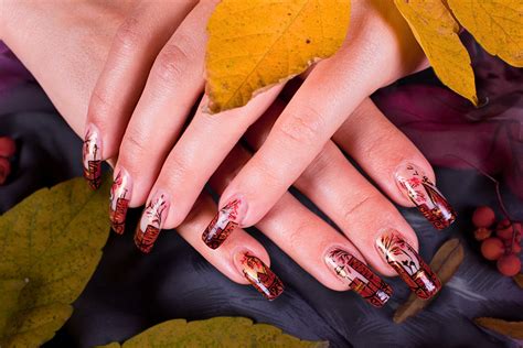 10 Fall Leaf Nail Designs As Beautiful As Autumn – Maniology