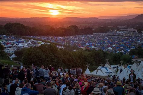 Glastonbury Festival 2015: The best 11 pictures from the first night - Irish Mirror Online