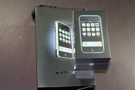 High-quality Apple iPhone unboxing photos