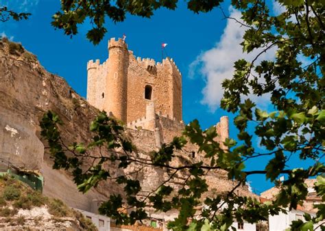 Alcalá del Júcar: a rock, a castle, caves and many adventures | Fascinating Spain