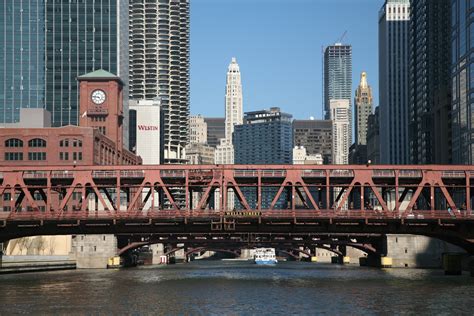 File:Chicago River bridges.jpg