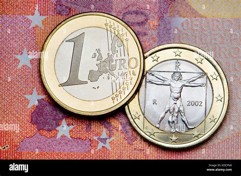 Italian 1 Euro coin on a 10 Euro note Stock Photo - Alamy