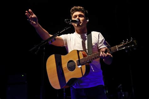 Niall Horan exclusive photos behind the scenes in London | The Line of ...