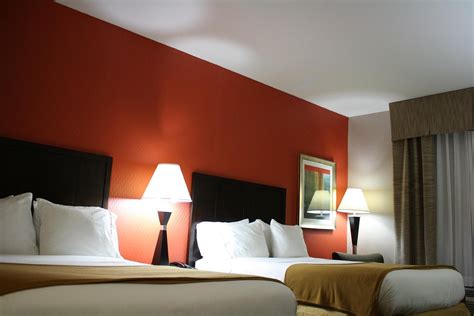 HOLIDAY INN EXPRESS TOLEDO NORTH, AN IHG HOTEL $106 ($̶1̶4̶7̶ ...