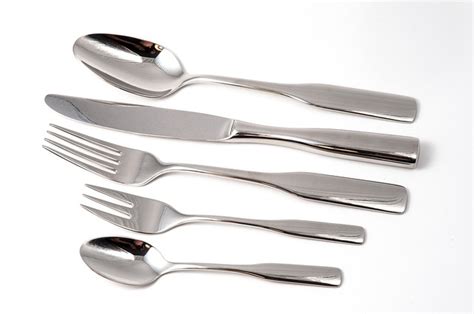 What is the difference between cutlery and utensils? - Difference Digest