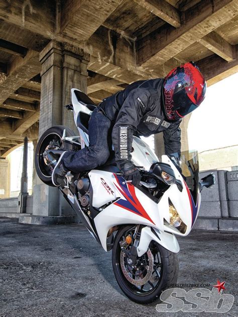 Honda CBR 954RR vs. CBR 1000RR | Build It Big Or Buy It New? | Stunt ...