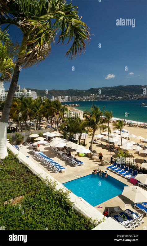 Swimming pool at resort hotel in Acapulco, Mexico Stock Photo - Alamy