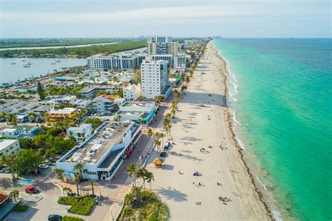 Hollywood Beach boardwalk - MiaRentals.com