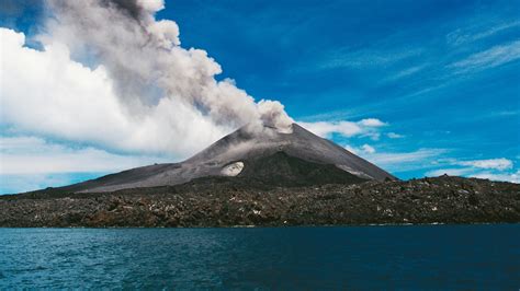 Krakatoa ‑ Eruption, Causes & Impact | HISTORY