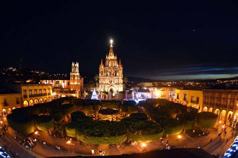 San Miguel de Allende, La plaza de noche.