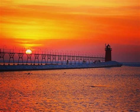 5 Tips for a Memorable Lake Michigan Lighthouse Tour | Michigan