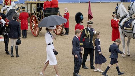 Royal family appear on Buckingham Palace balcony for flypast