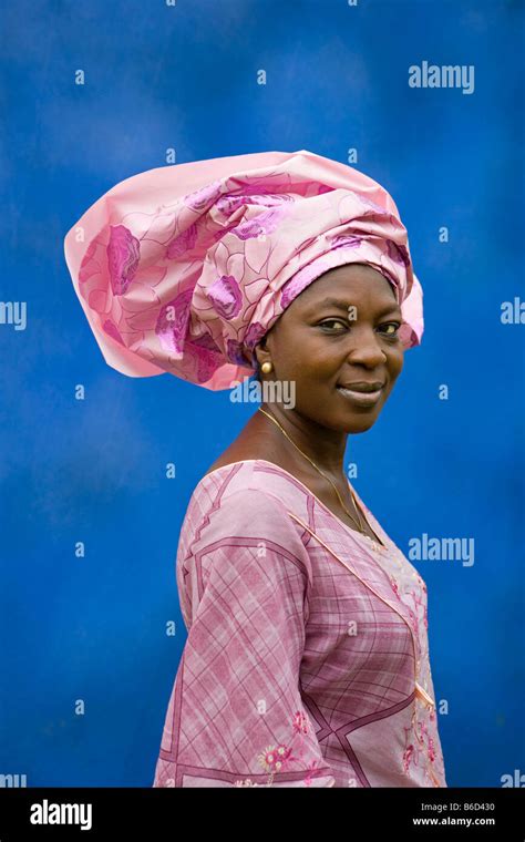 Nigeria people traditional dress hi-res stock photography and images ...