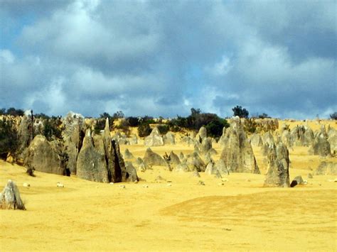 Rocks in Australia - The Cube