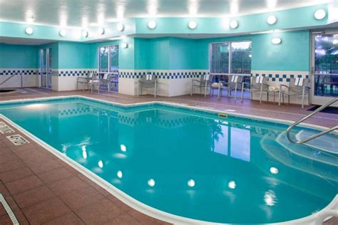 15 Hotels with Indoor Pools in Memphis, TN