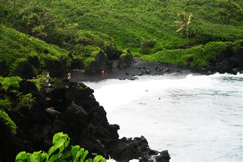 Wai'anapanapa State Park | Maui Guidebook