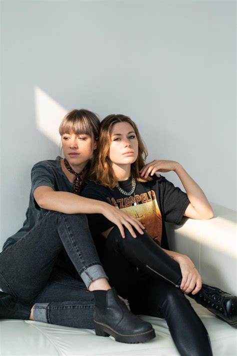 Larkin Poe share new video, announce new tour dates to celebrate Grammy nomination : r/LarkinPoe