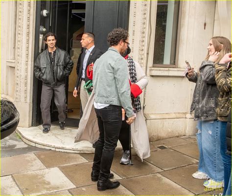 Jonas Brothers Do Promo in London, Announce 2nd Yankee Stadium Concert ...