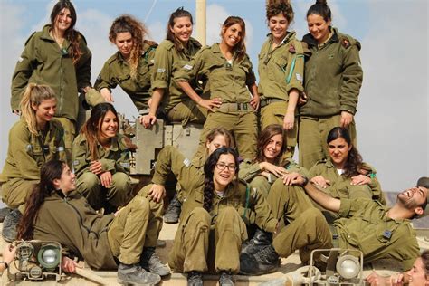 Israeli Female Tank Instructors [1600x1067] : MilitaryPorn