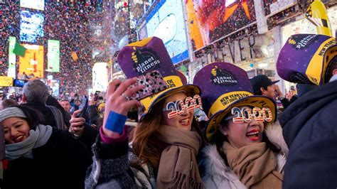 Pictures From 2020 New Year’s Eve Celebrations Across the World – NBC New York