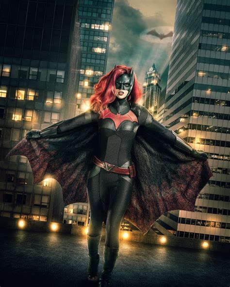 Ruby Rose Slays in Batwoman Costume Ahead of Arrowverse Crossover ...