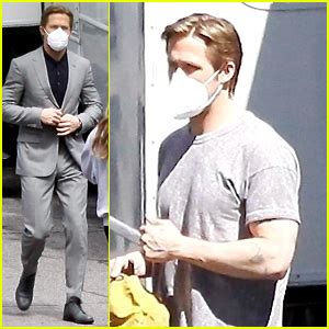 Ryan Gosling Suits Up in Gray on ‘The Gray Man’ Set – New Photos ...